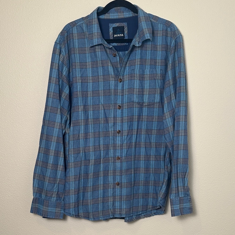 Men’s PrAna Plaid Button-Up Long Sleeve Shirt.  Blue & Gray Size XL